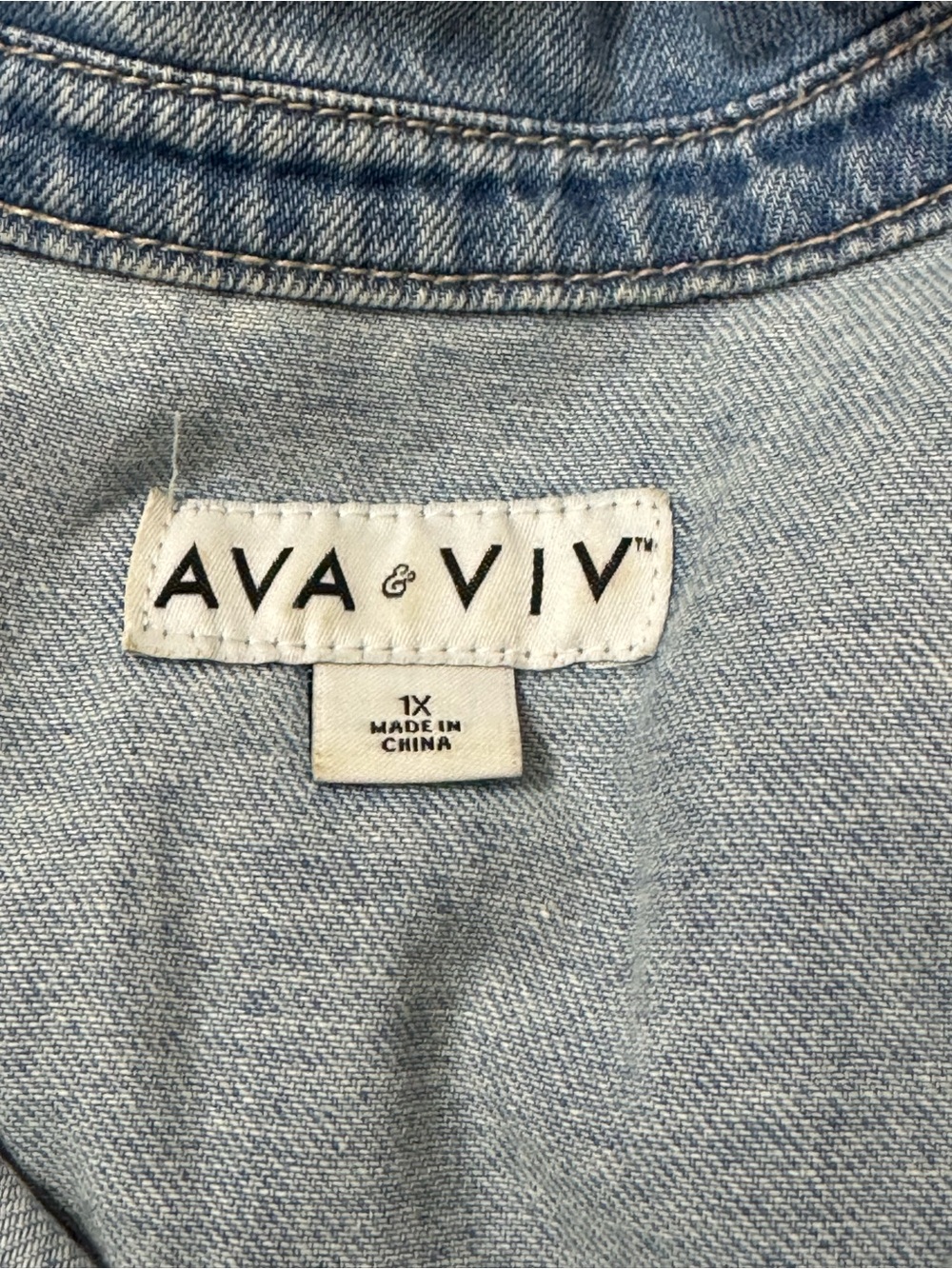 Ava & Viv Women's Denim Shirt Plus Size XL Light Wash Button Up Cotton Shacket - Picture 10 of 11